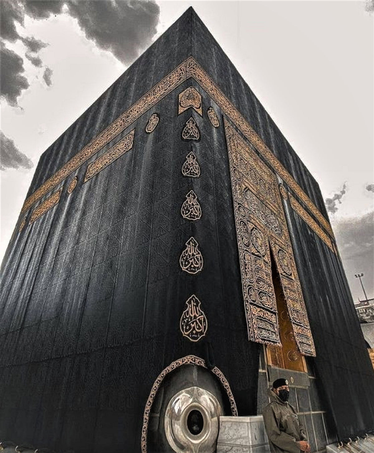 Certified Original Kaaba Kiswah Framed Islamic Wall Art - Authentic Musim Decor (104x63 cm)